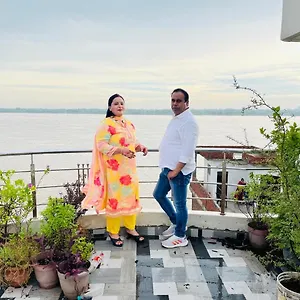 https://house-river-view-paying.hotels-varanasi.com